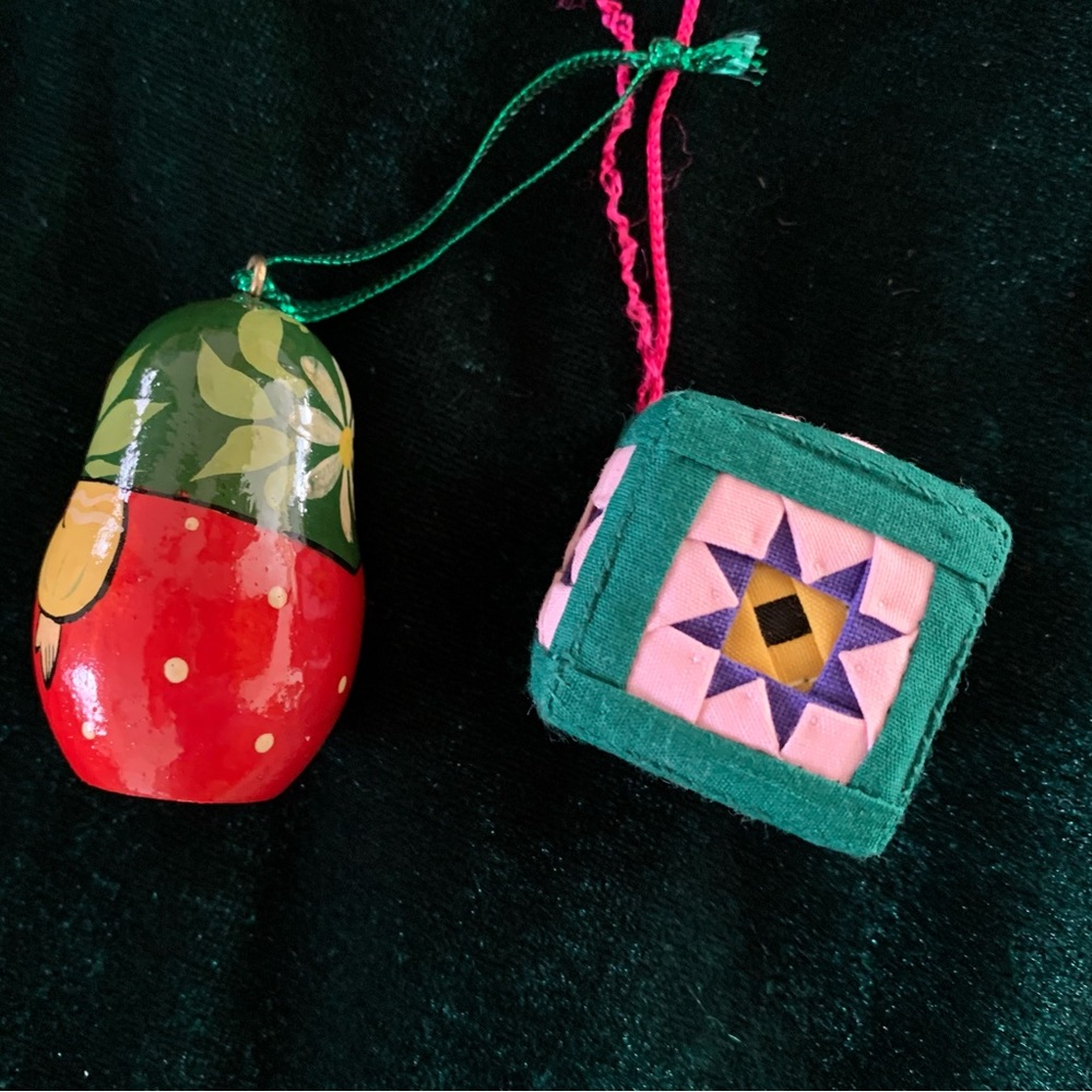 2 Folk Art Ornaments (Quilting Block and Matryoshka Stacking Doll) ~2" - Picture 4 of 6